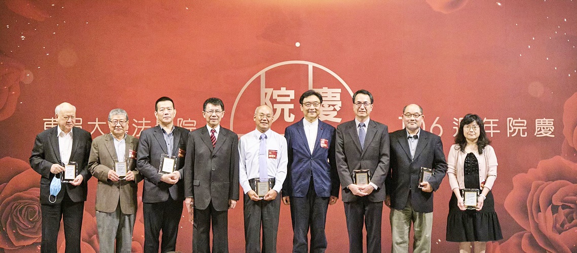 圖片標題:03感謝任教超過20年的資深服務教師