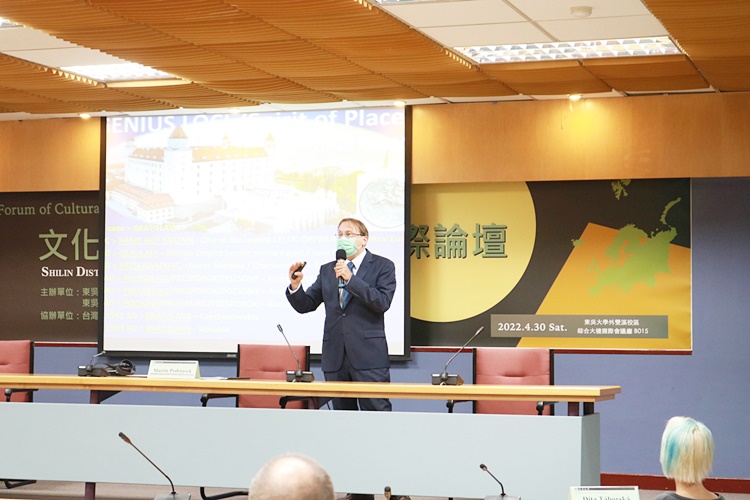 圖片標題:04再度到訪東吳大學的斯洛伐克駐台代表博塔文（Martin Podstavek），帶來精彩的演說