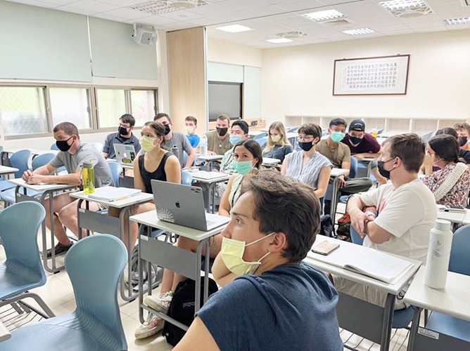 圖片標題:文化課上課情形