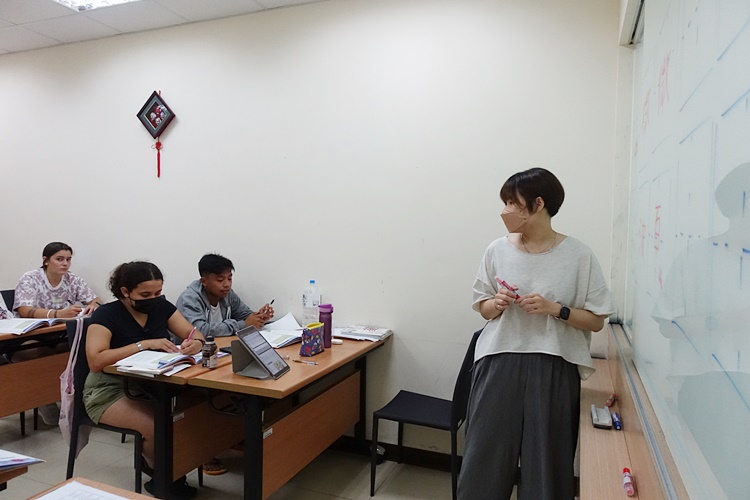 圖片標題:語言課上課照1