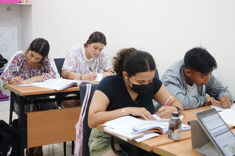 圖片標題:語言課上課照2