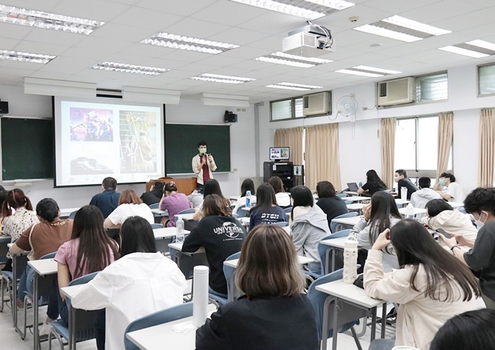 圖片標題:02 同學們專心聽講愛情理論