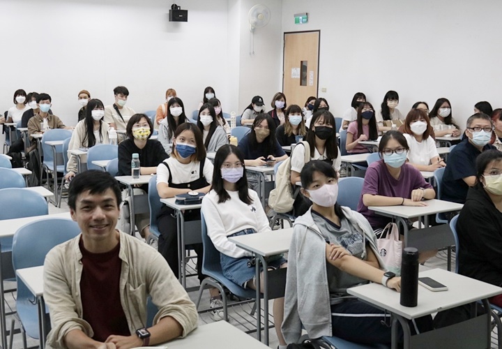 圖片標題:03 張志豪與同學們的大合照