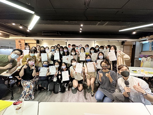 圖片標題:圖八：獲得活動證書後的全員大合照