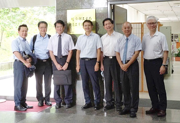 圖片標題:圖三：參訪南港軟體園區及經濟部工業局北區工業區管理處