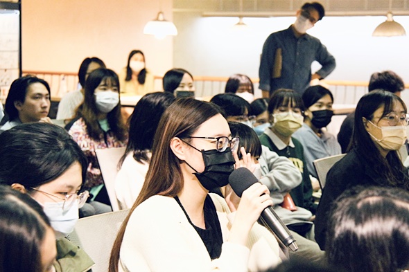 圖片標題:05同學踴躍提問