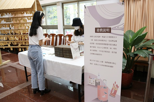 圖片標題:03.祈福擺台處的人員