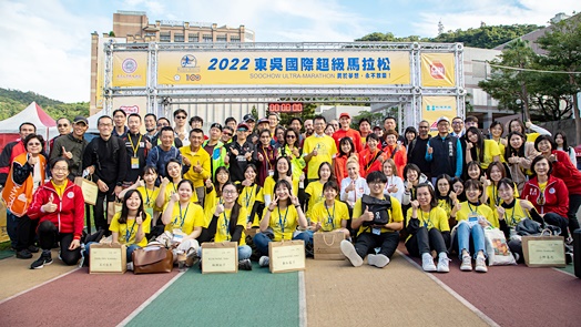 圖片標題:07各國選手、貴賓和國際志工的大合照