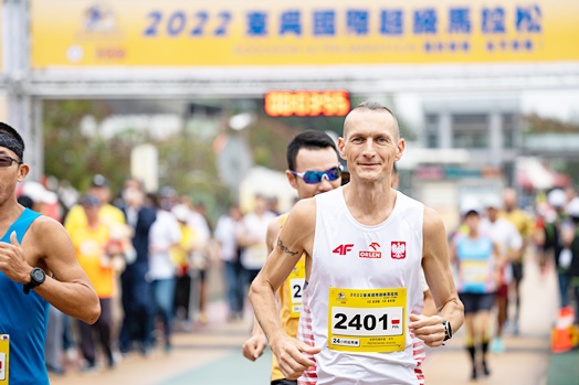 圖片標題:13 波蘭跑者皮歐特羅斯基‧安杰開跑