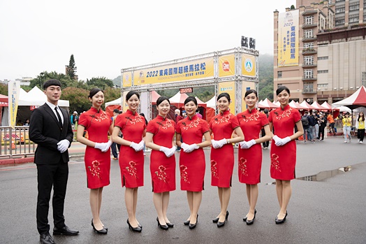 圖片標題:04 親善大使團笑臉迎賓