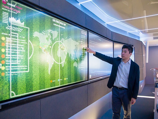 圖片標題:圖六、資安卓越中心及時監控全球病毒，世足期間圖示也走世足風