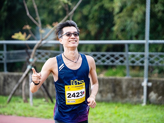 圖片標題:07 選手張家鈞與同學互動