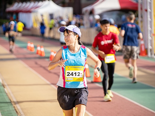 圖片標題:04在賽道上奮力奔跑的仲田光穗