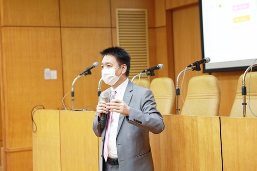 圖片標題:04 翱騰科技陳立新董事長上台分享