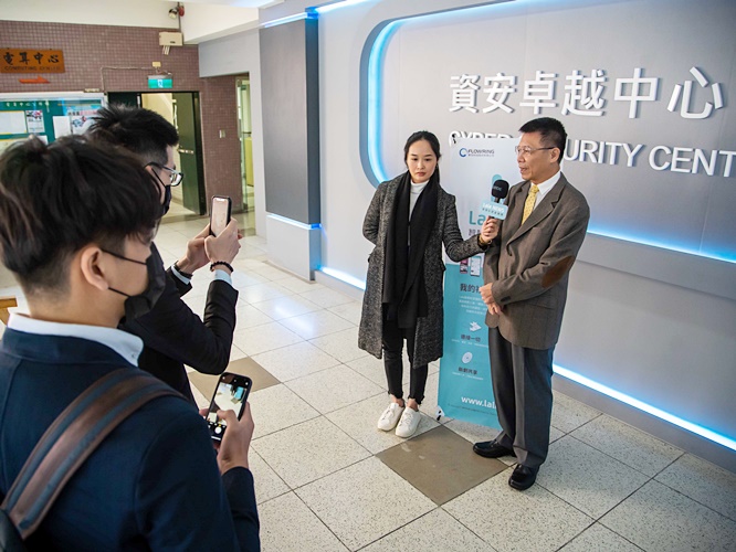 圖片標題:十、華苓科技自媒體採訪東吳大學校長潘維大