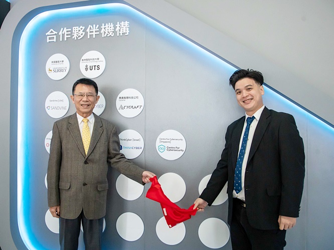 圖片標題:圖八、東吳大學與新加坡CFC-APAC共同簽署「元宇宙創新應用生態系」聯盟締結儀式