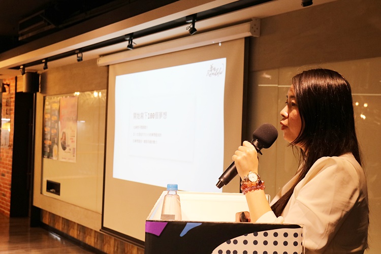 圖片標題:3蕾咪講師鼓勵同學以夢想為導向累積財富