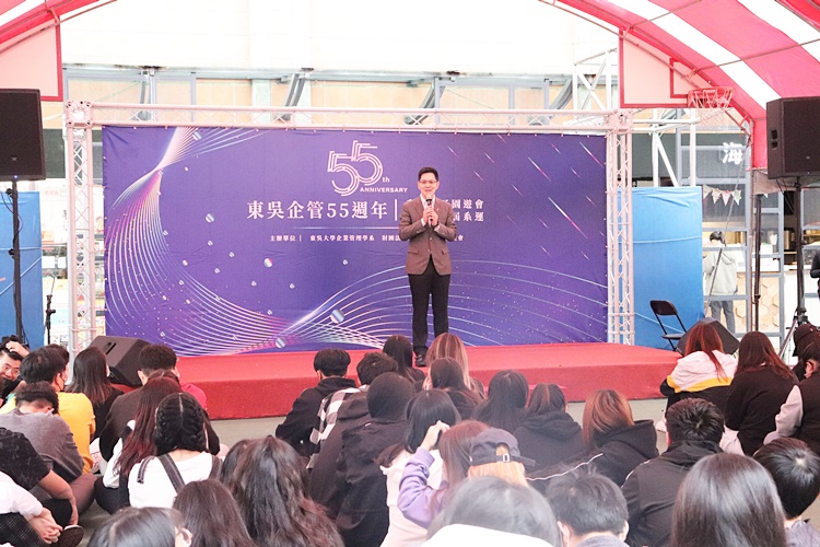 圖片標題:圖一_胡凱傑主任開場致詞正式拉開園遊會序幕。