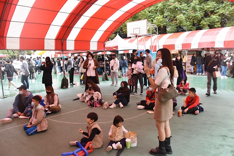 圖片標題:圖三_系友們攜家帶眷回娘家親子同樂。