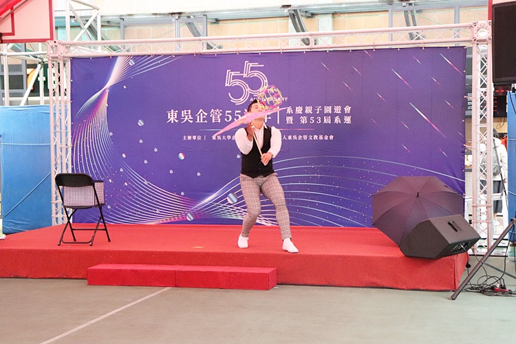 圖片標題:圖六特別邀請到雜耍小霸王進行演出。