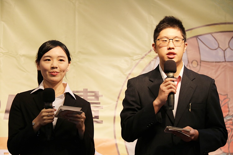 圖片標題:學生致詞代表顧書宇、林澄儀