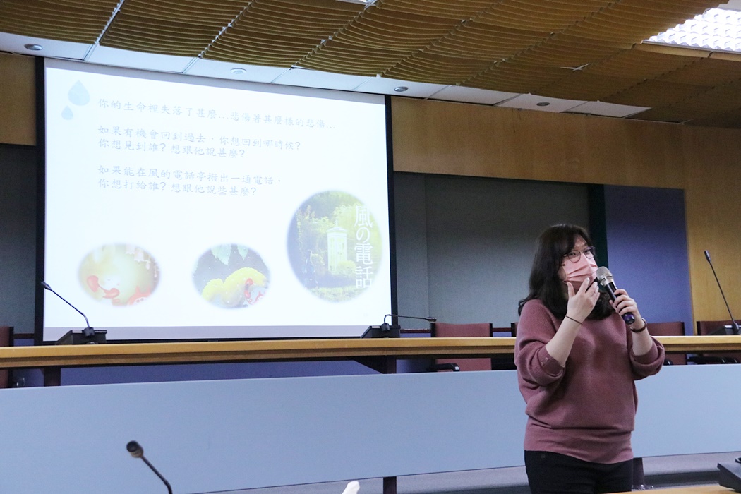 圖片標題:01-講者認真解說