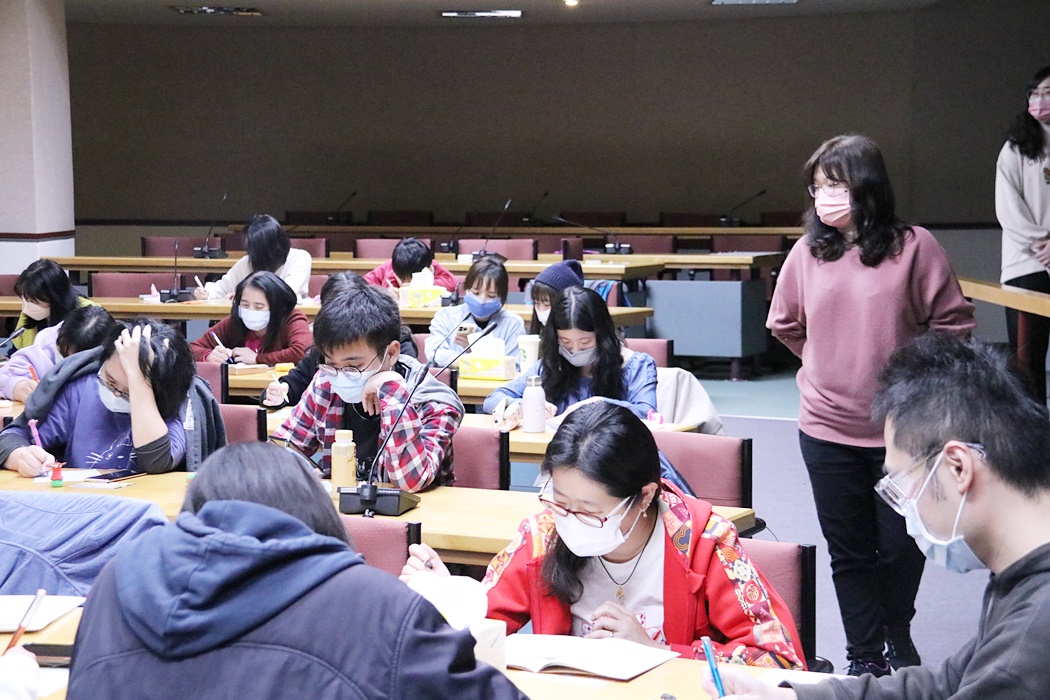 圖片標題:03-同學們各自寫下此刻的心情