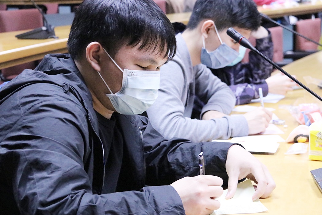 圖片標題:05-同學認真做筆記