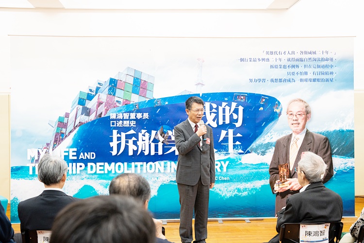 圖片標題:01新書發表會上潘維大校長致詞揭開序幕