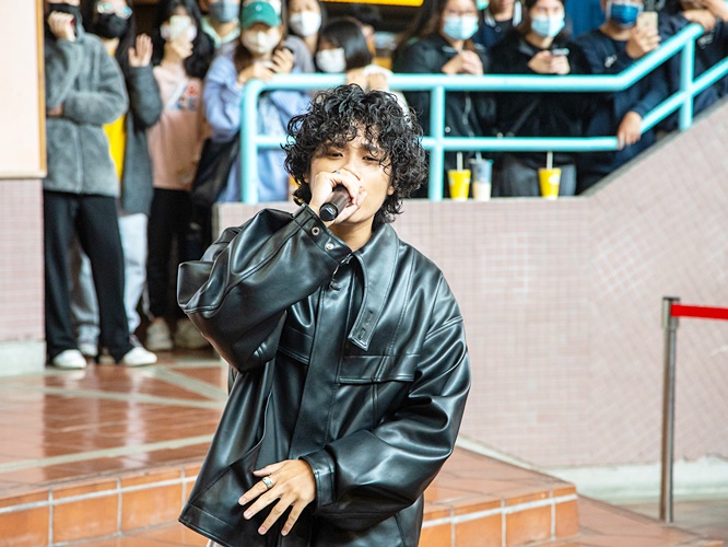 圖片標題:5 李浩瑋熱情獻唱