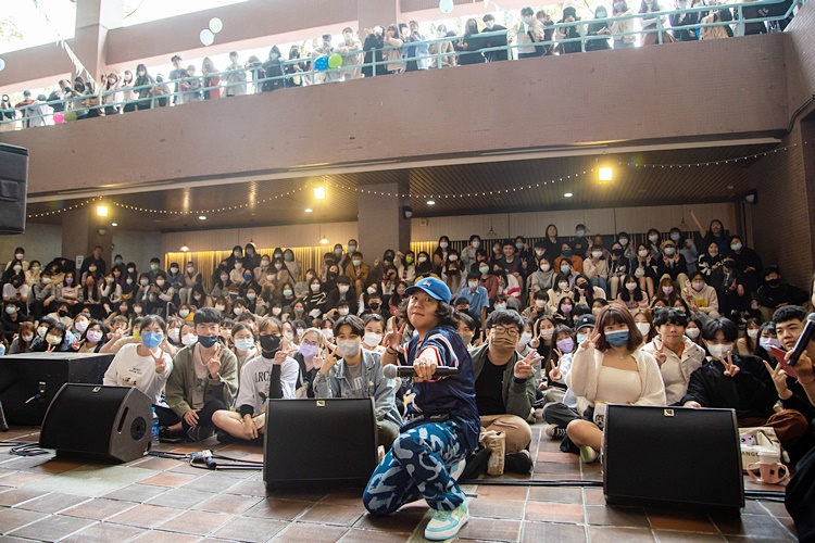 圖片標題:8 小人與同學們大合照