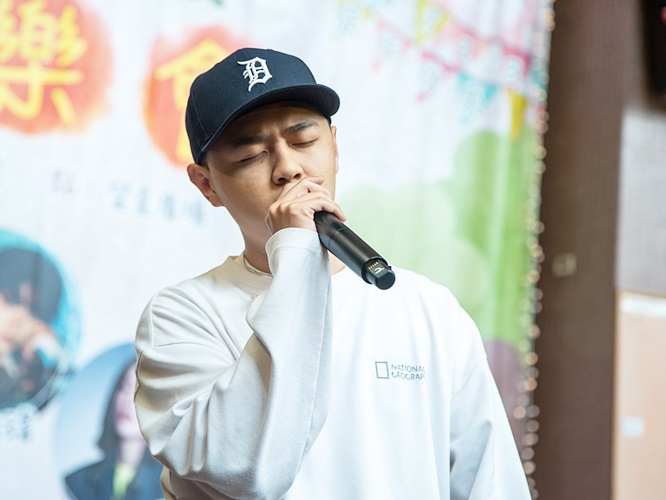 圖片標題:6 Pony5iBe熱情演唱