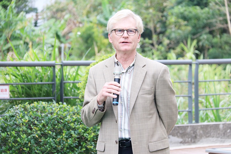 圖片標題:3 「東吳之友基金會」雷德董事長致詞