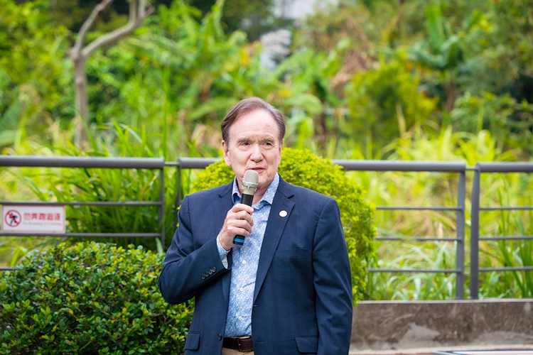 圖片標題:4  「東吳之友基金會」Oehler副董事長代表「戴氏基金會」致詞