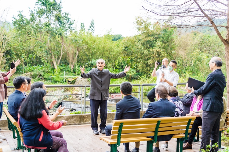 圖片標題:11 王偉勇老師現場即興吟唱詩詞