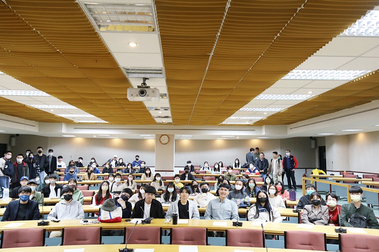 圖片標題:07 雪羊老師與同學們大合照