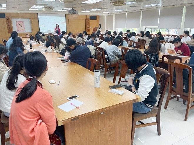 圖片標題:圖二：參與師生認真聽講