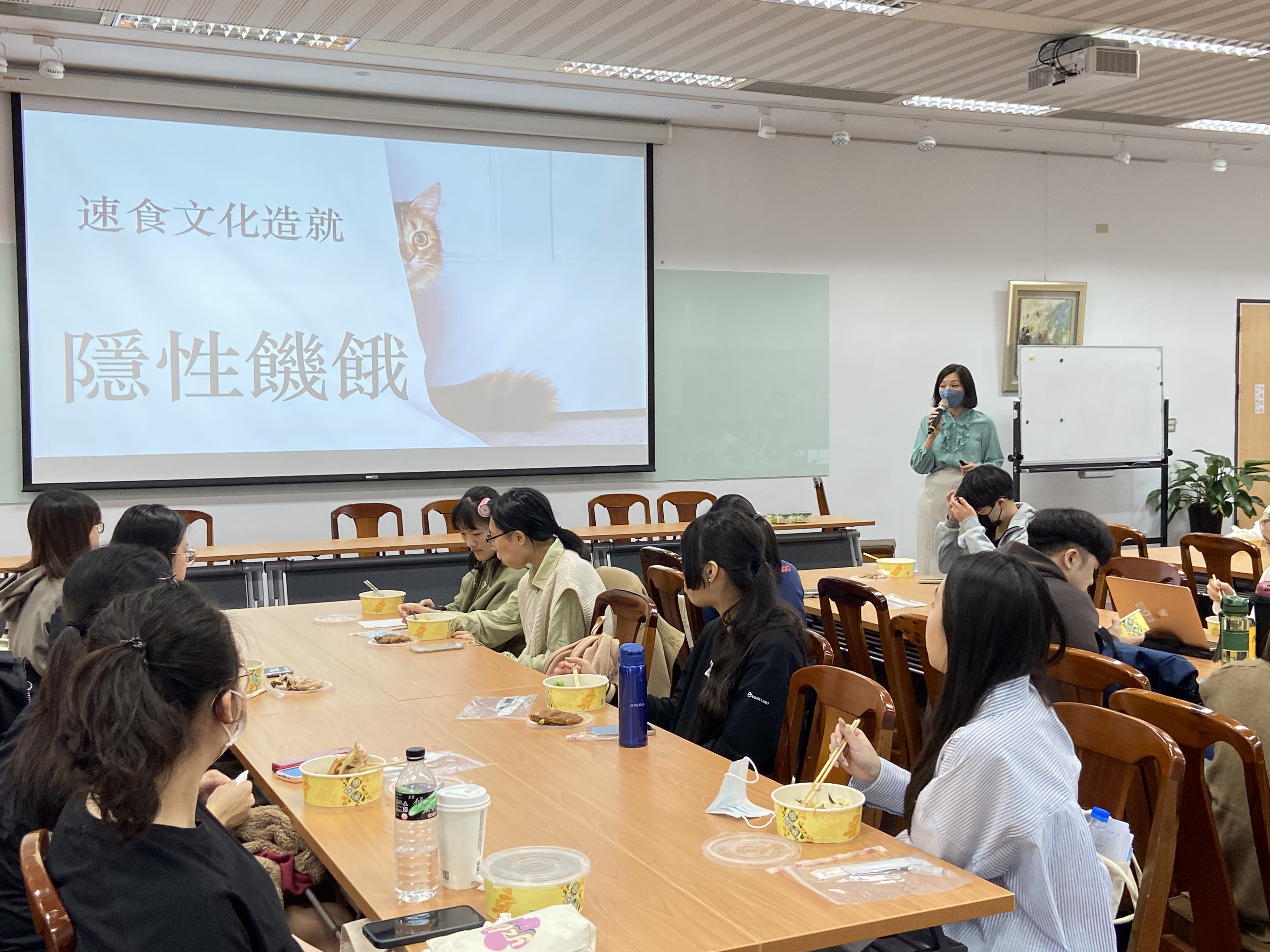 圖片標題:03-同學們認真聆聽講師分享