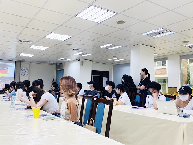 圖片標題:圖七：同學認真聽講