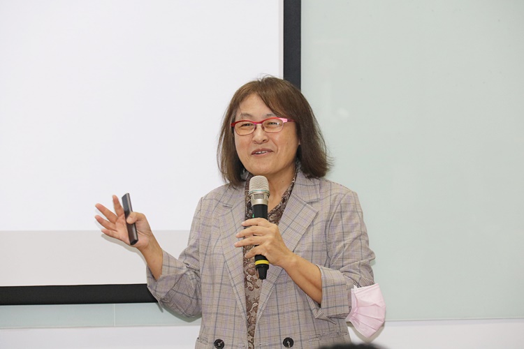 圖片標題:1 汪曼盈老師講解小圖的誕生