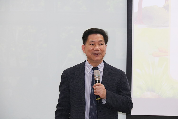 圖片標題:3 詹乾隆副校長希望小圖能成為學生的助力