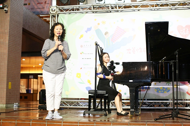 圖片標題:圖二、東吳大學英文系64級李瓊娟學姊如紅醫生母親分享生命故事