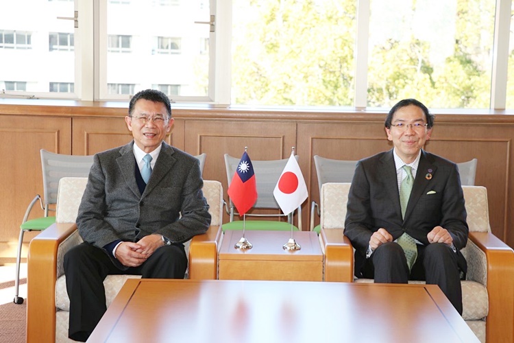 圖片標題:閞西大學校長合照