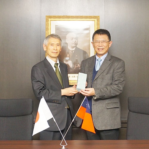 圖片標題:拓殖大學董事長合照