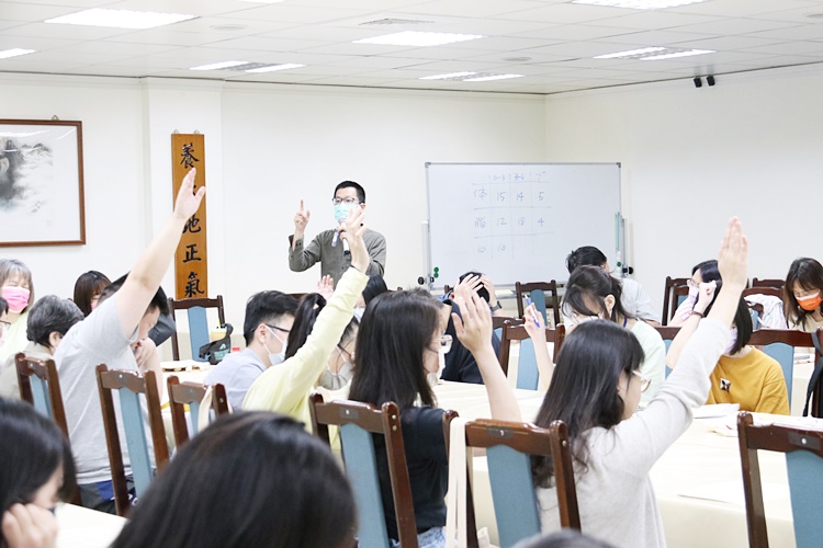 圖片標題:2 蘇益賢心理師講解「三小休息法」