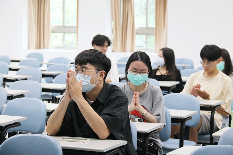 圖片標題:04 同學測試自己10秒內的拍手次數