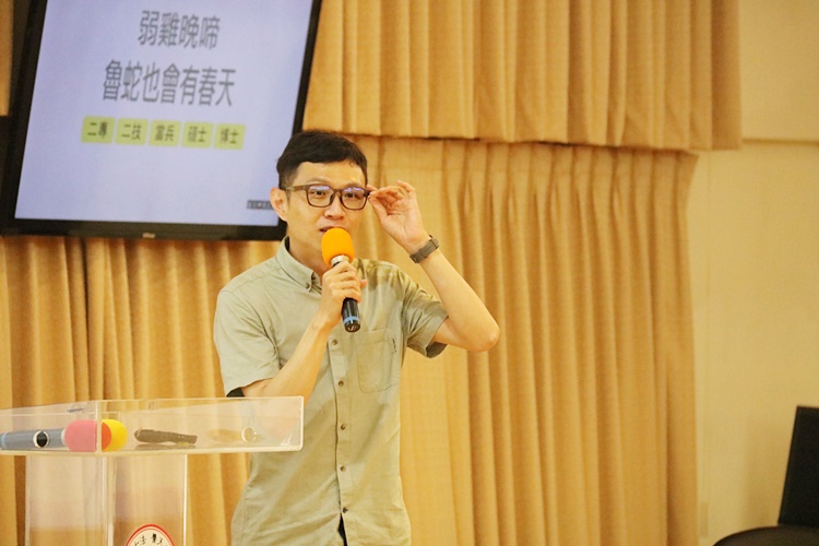 圖片標題:01  王可樂老師認真演講的神情