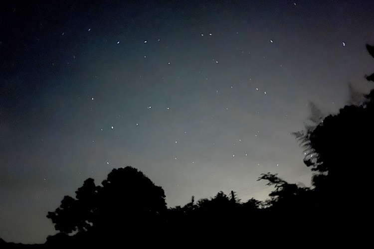 圖片標題:1.鎮西堡夜晚的星空