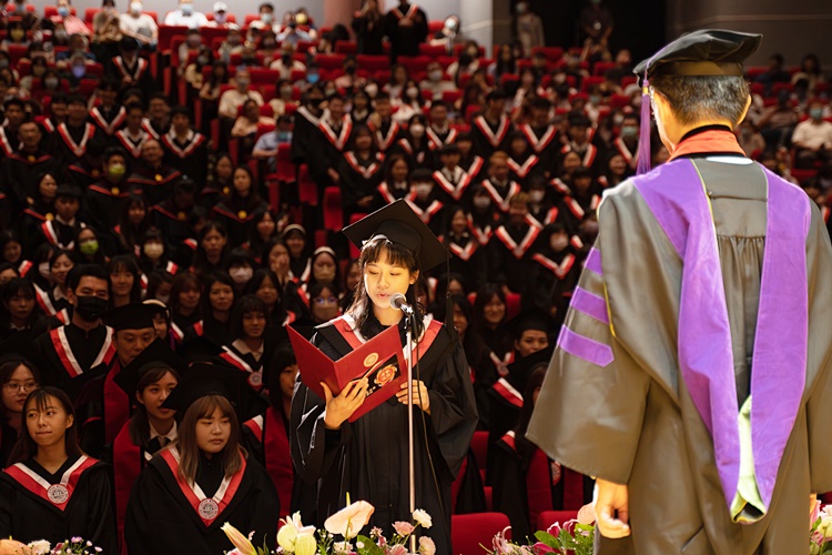 圖片標題:07 畢業生代表致詞