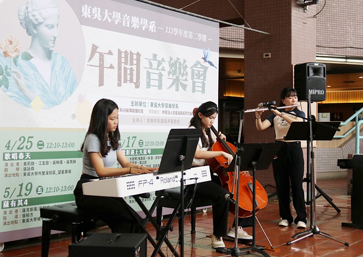 圖片標題:03音樂系同學認真地演奏迪士尼電影經典曲目